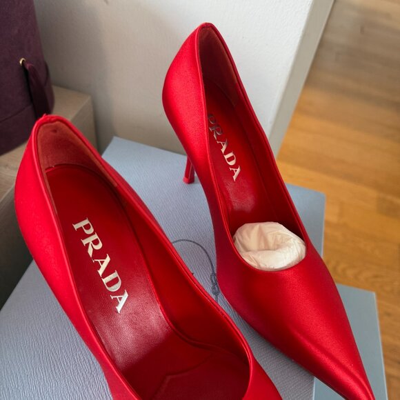 NWT Prada Pointed Toe Pumps Red Satin Low Heels Sz 35 - Picture 6 of 11
